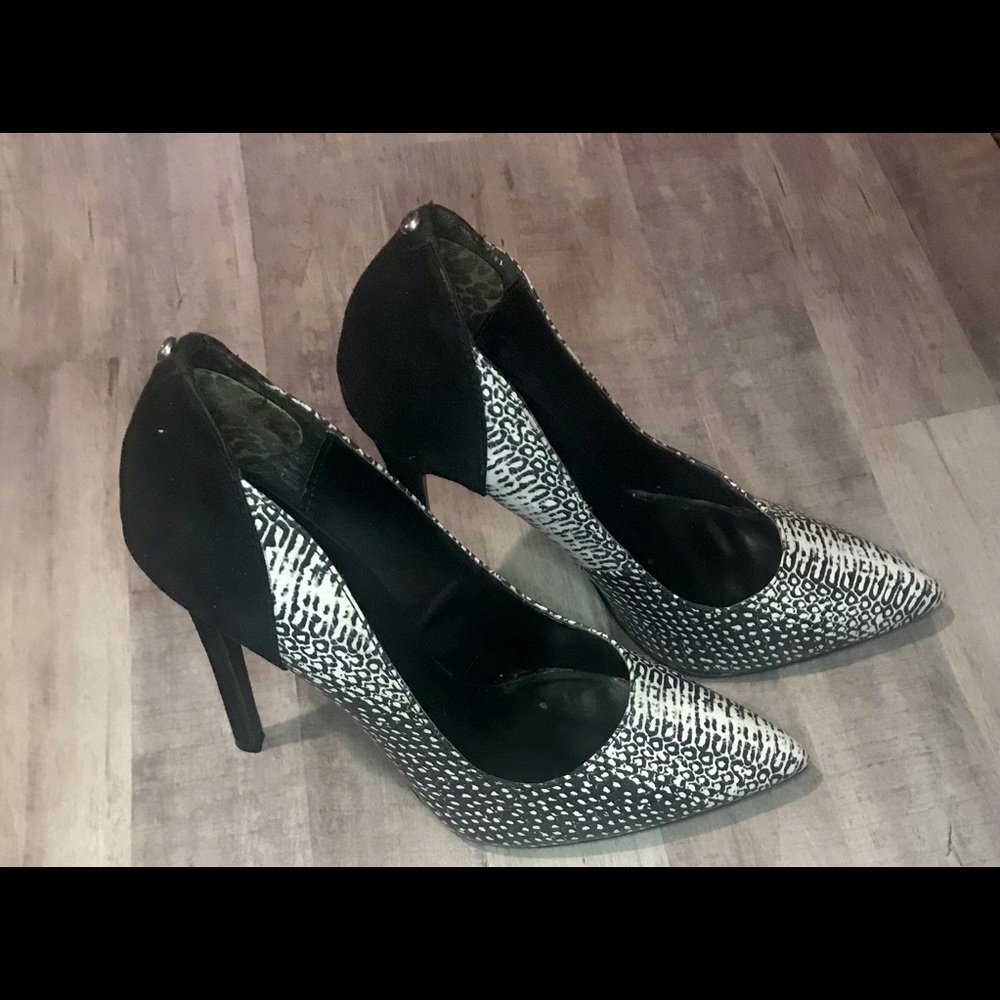 Guess Snakeskin & Black Suede Pumps Sz 7